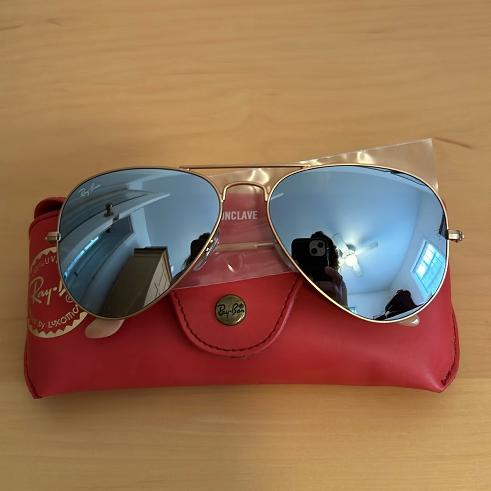 Rayban CLASSIC Gold matte aviator sunglasses. New.
